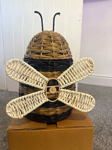 Bee basket wicker - basket,