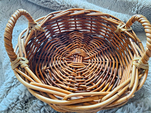 Brown round wicker - round,