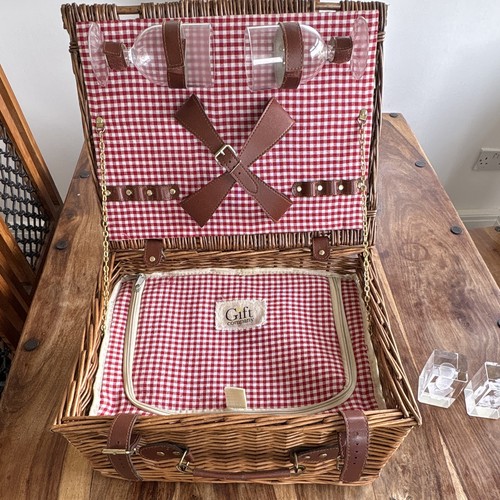The gift company - company, picnic