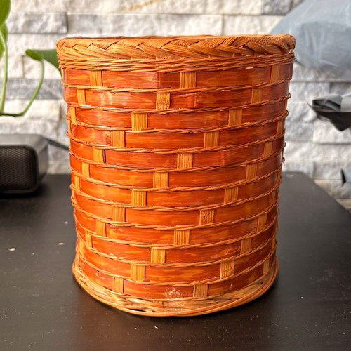 Round brown wicker basket - round,